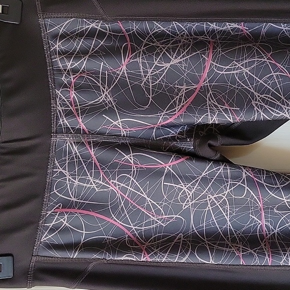 Under Armour gray with pink design size medium leggings - Picture 6 of 11